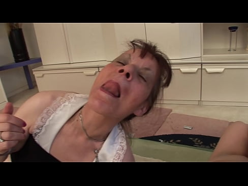 ❤️ Twee oma's en een opa hebben een triootje ❌ Fucking video at us ﹏