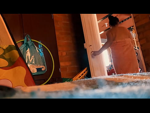 ❤️ Mijn oom volgt me naar de douche, hij neukt me terwijl ik een douche neem. ❌ Fucking video at us ﹏