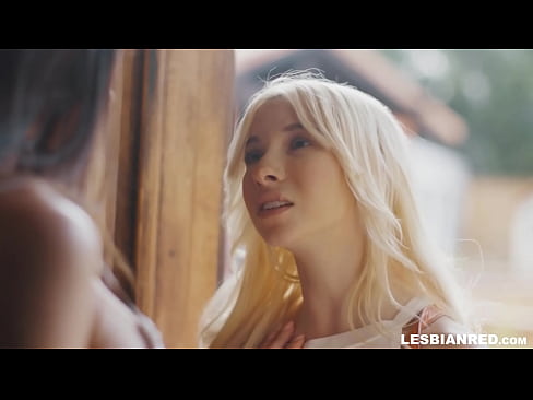 ❤️ Meisje komt een paar maanden later thuis en eindigt met het eten van haar stiefmoeders poesje ❌ Fucking video at us ﹏