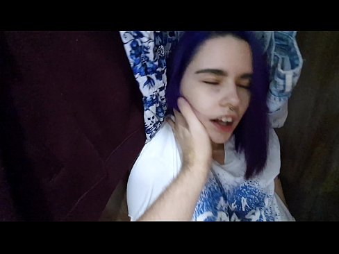 ❤️ Vond mijn zus in de kast en hielp haar klaarkomen ❌ Fucking video at us ﹏